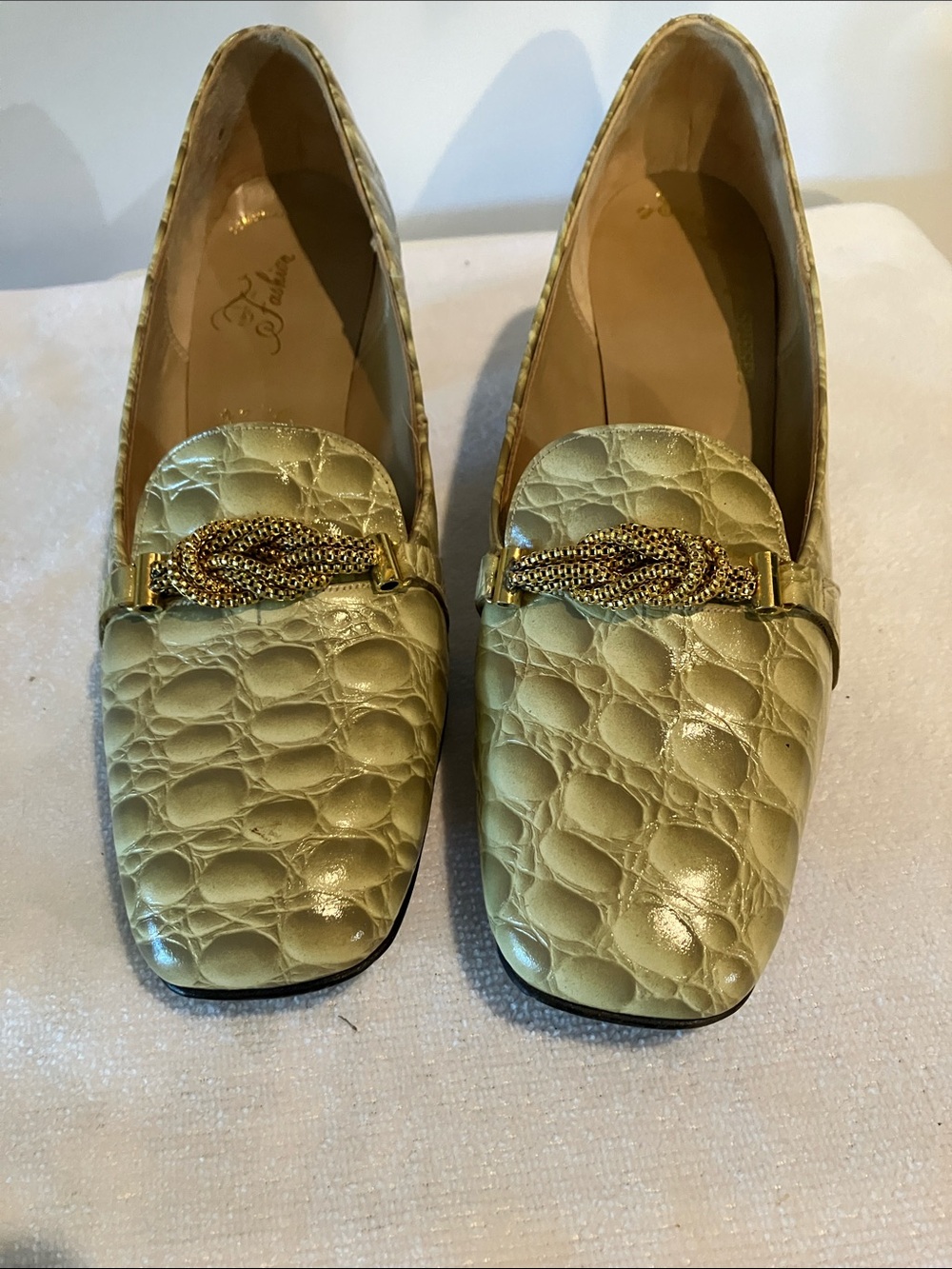 Vintage Women’s 7 1/2 Alligator Embossed Pumps from the catalog brand Spiegel